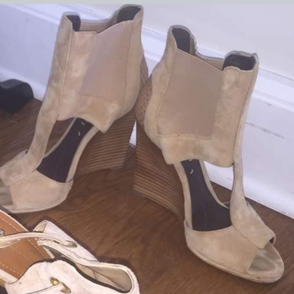 NEW BCBG wedge nude heals - Picture 2 of 2
